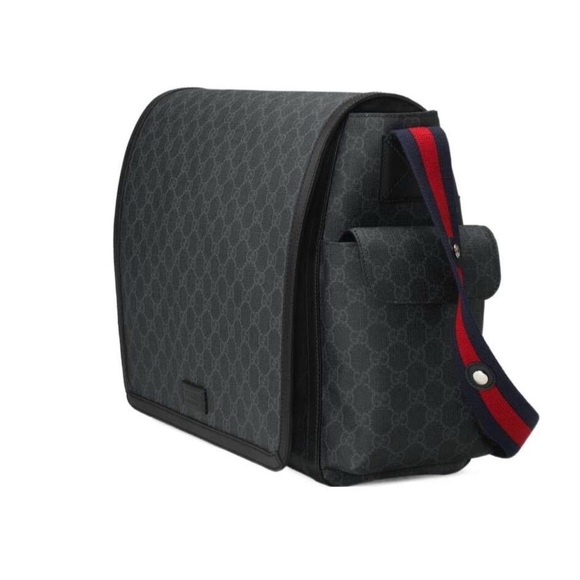 Gucci Kids GG Supreme Baby Messenger Changing Bag - Picture 2 of 11